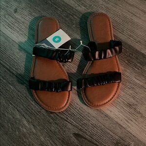 Universal Thread Black and Tan Slide Sandals